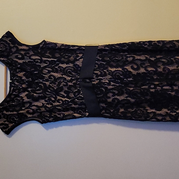 Gown - Picture 4 of 4